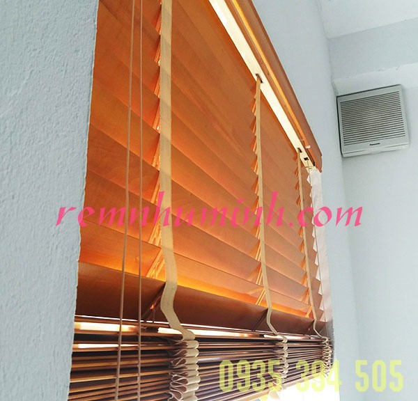 Rèm gỗ màu vàng tại Đà Nẵng
