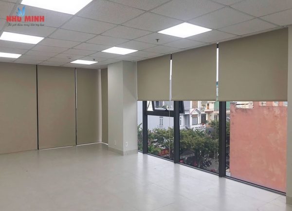 Rèm cuốn giá rẻ chống nắng tại Đà Nẵng - Mẫu vải trơn màu vàng kem mã RC003
