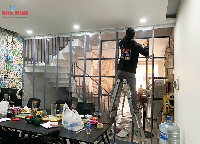 Rèm nhựa pvc nam châm từ tính ngăn lạnh điều hòa tại Đà Nẵng