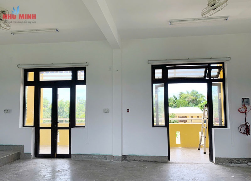 Rèm cuốn lắp trường học tại Đà Nẵng - Mẫu rèm cuốn màu trắng Như Minh