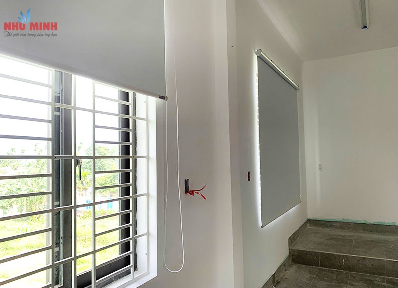 Rèm cuốn lắp trường học tại Đà Nẵng - Mẫu rèm cuốn màu trắng Như Minh