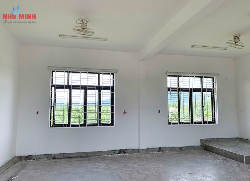 Rèm cuốn lắp trường học tại Đà Nẵng - Mẫu rèm cuốn màu trắng Như Minh