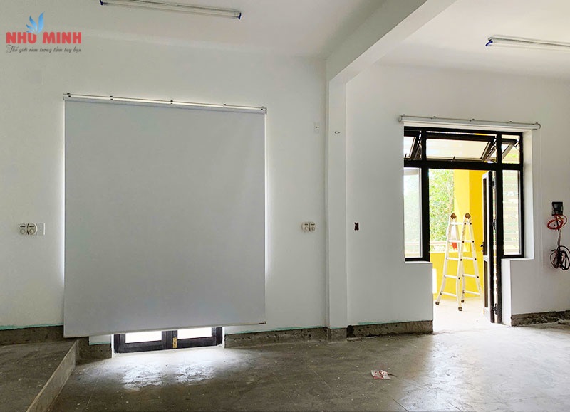 Rèm cuốn lắp trường học tại Đà Nẵng - Mẫu rèm cuốn màu trắng Như Minh