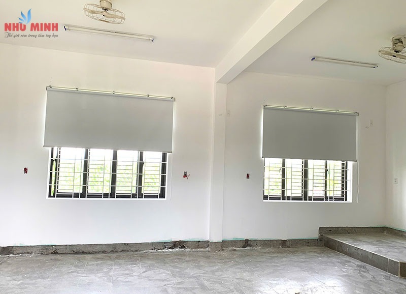 Rèm cuốn lắp trường học tại Đà Nẵng - Mẫu rèm cuốn màu trắng Như Minh